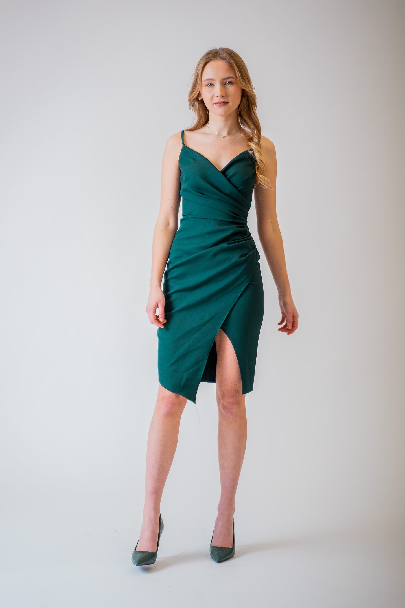 Zelené puzdrové šaty - spoločenské šaty