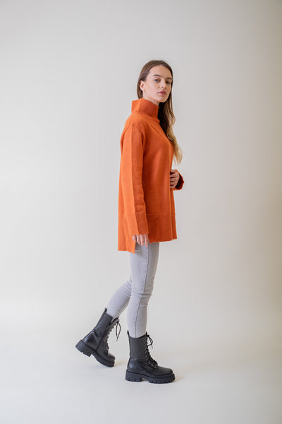 Oranžový pletený rolákový sveter - Top