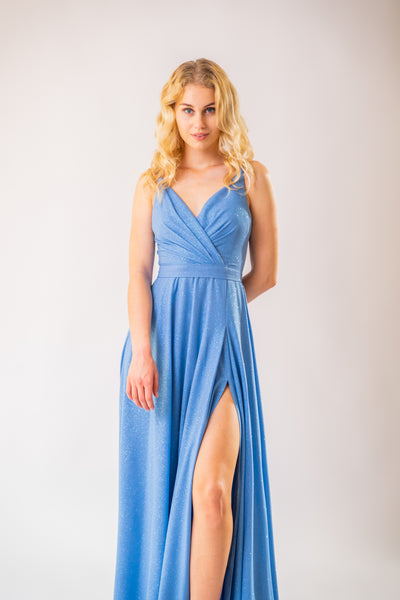 Modré trblietavé spoločenské šaty Alicia odfotené zblízka