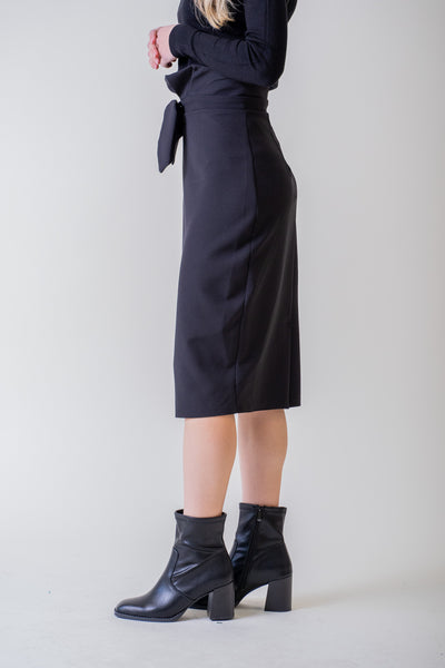 Puzdrová čierna sukňa so zaväzovaním v páse - Sukňa