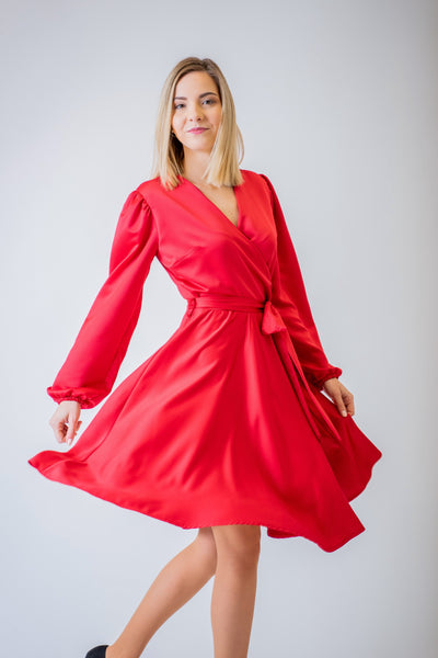 Červené krátke šaty s dlhým rukávom - spoločenské šaty
