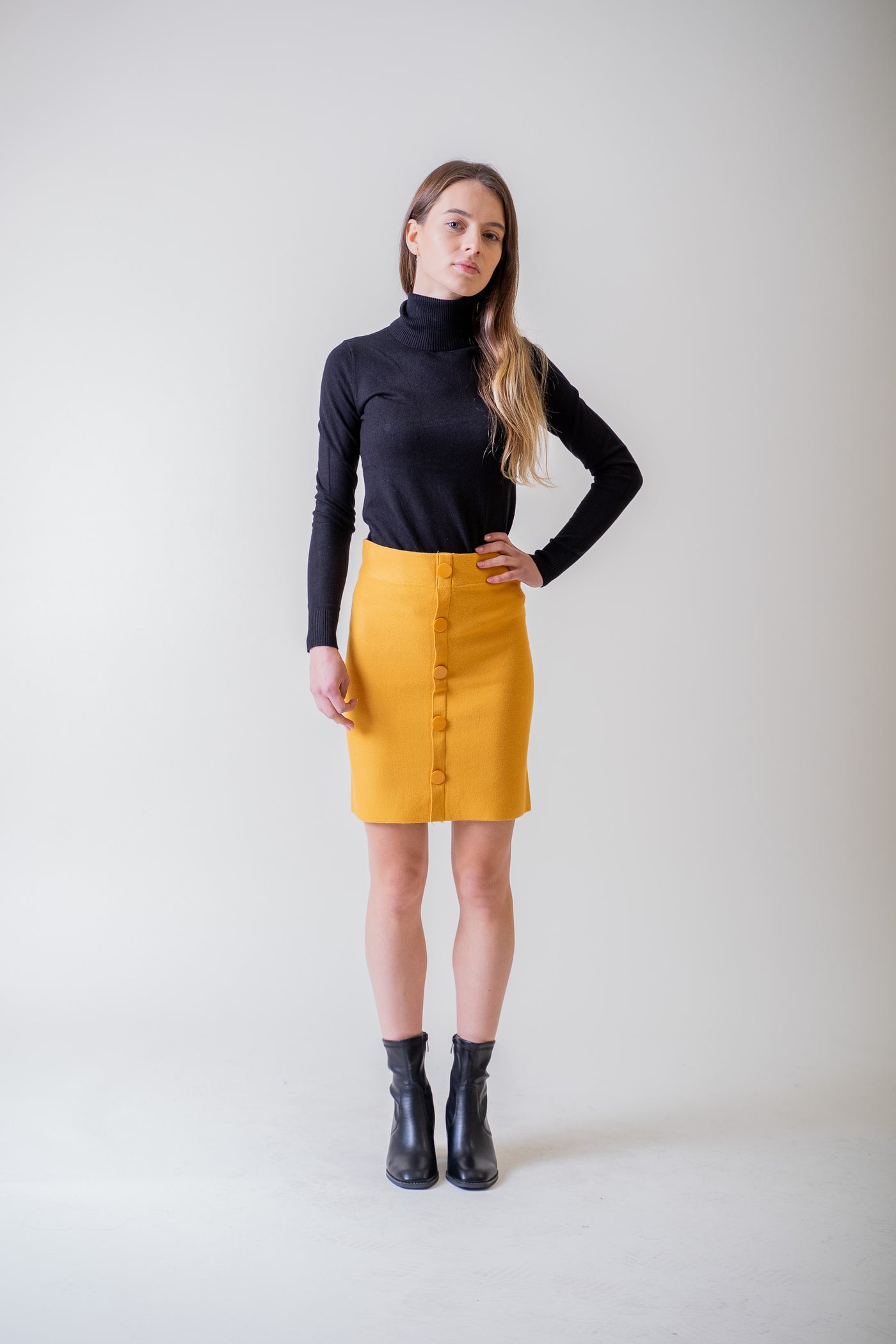 Žltá krátka puzdrová sukňa - Sukňa