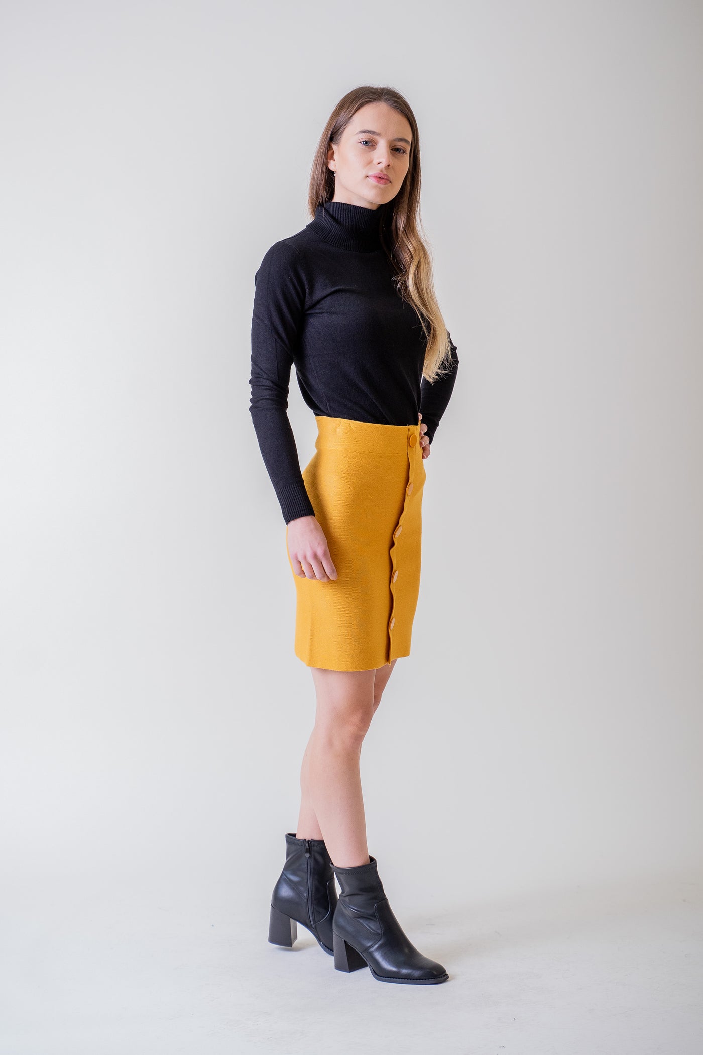 Žltá krátka puzdrová sukňa - Sukňa