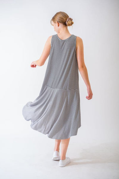 Asymetrické pruhované šaty - UNI - Šaty