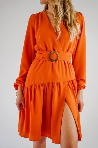 Oranžové šaty s opaskom - spoločenské šaty