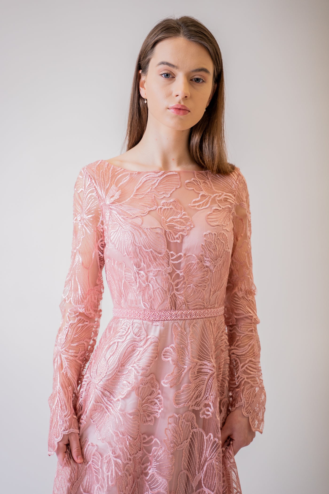 Ružové dlhé čipkované spoločenské šaty - spoločenské šaty