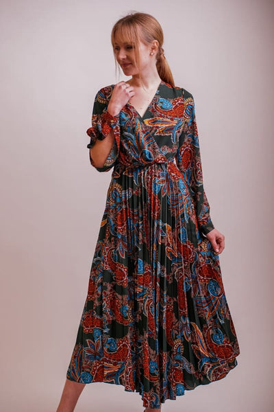 Farebné plisované midi šaty - Šaty