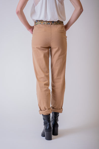 Hnedé dámske nohavice s opaskom - Nohavice