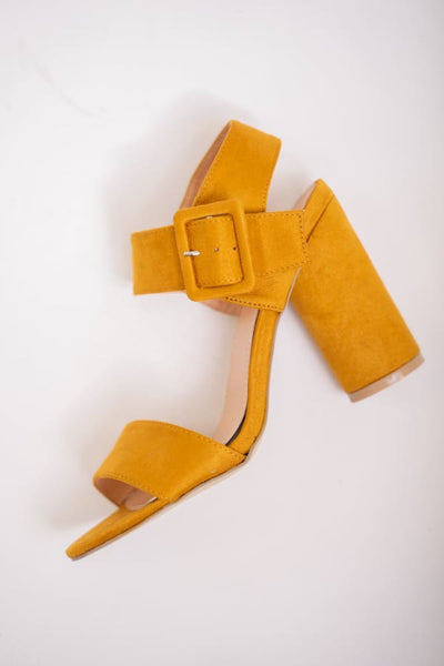 Žlté sandále s prackou - Topánky