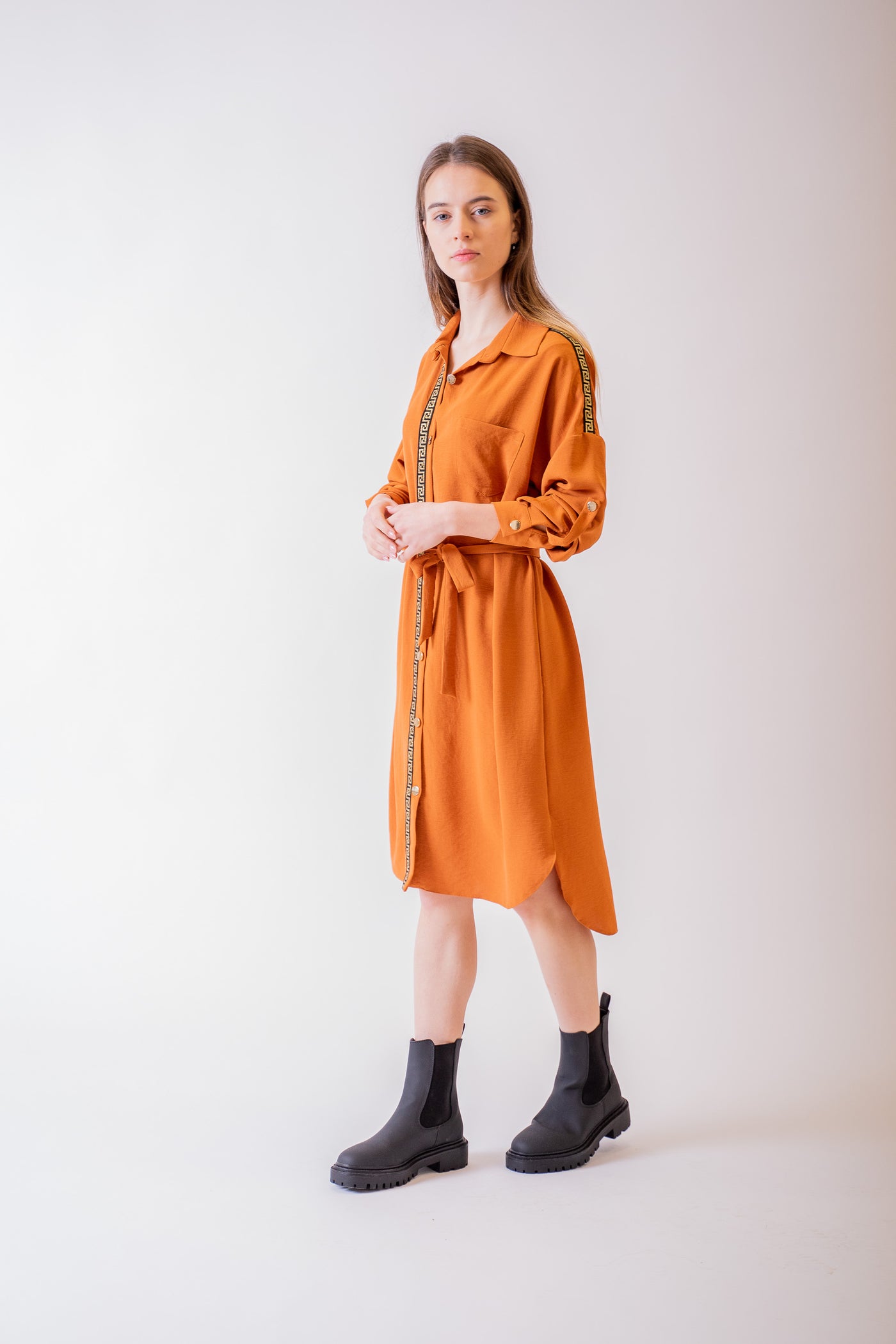 Oranžové košeľové šaty s lemom - Šaty