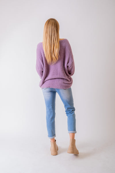 Fialový sveter s véčkovým výstrihom - UNI